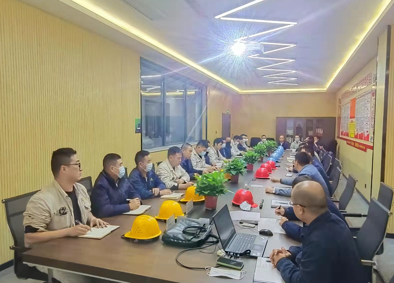 叮！您的特種作業證要復審了