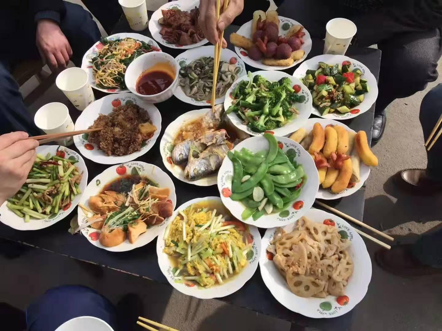 光影重疊，讓“團圓年”留在瞬間