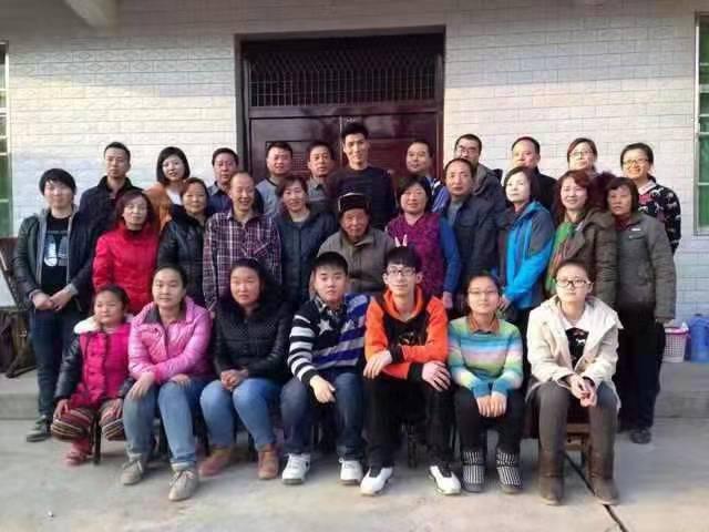 光影重疊，讓“團圓年”留在瞬間