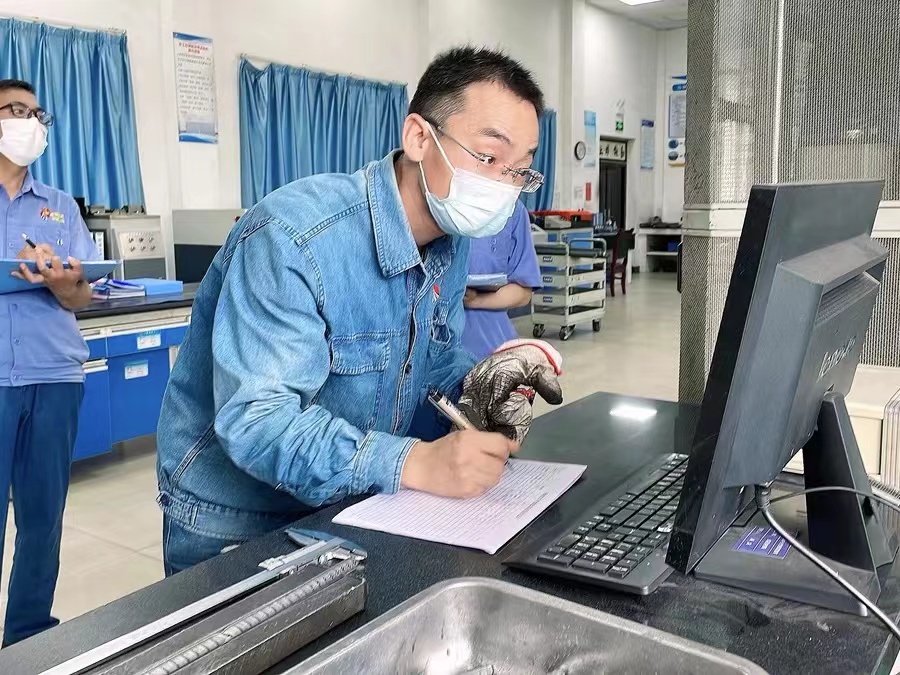 圍繞生產解難題，注重實效出成績