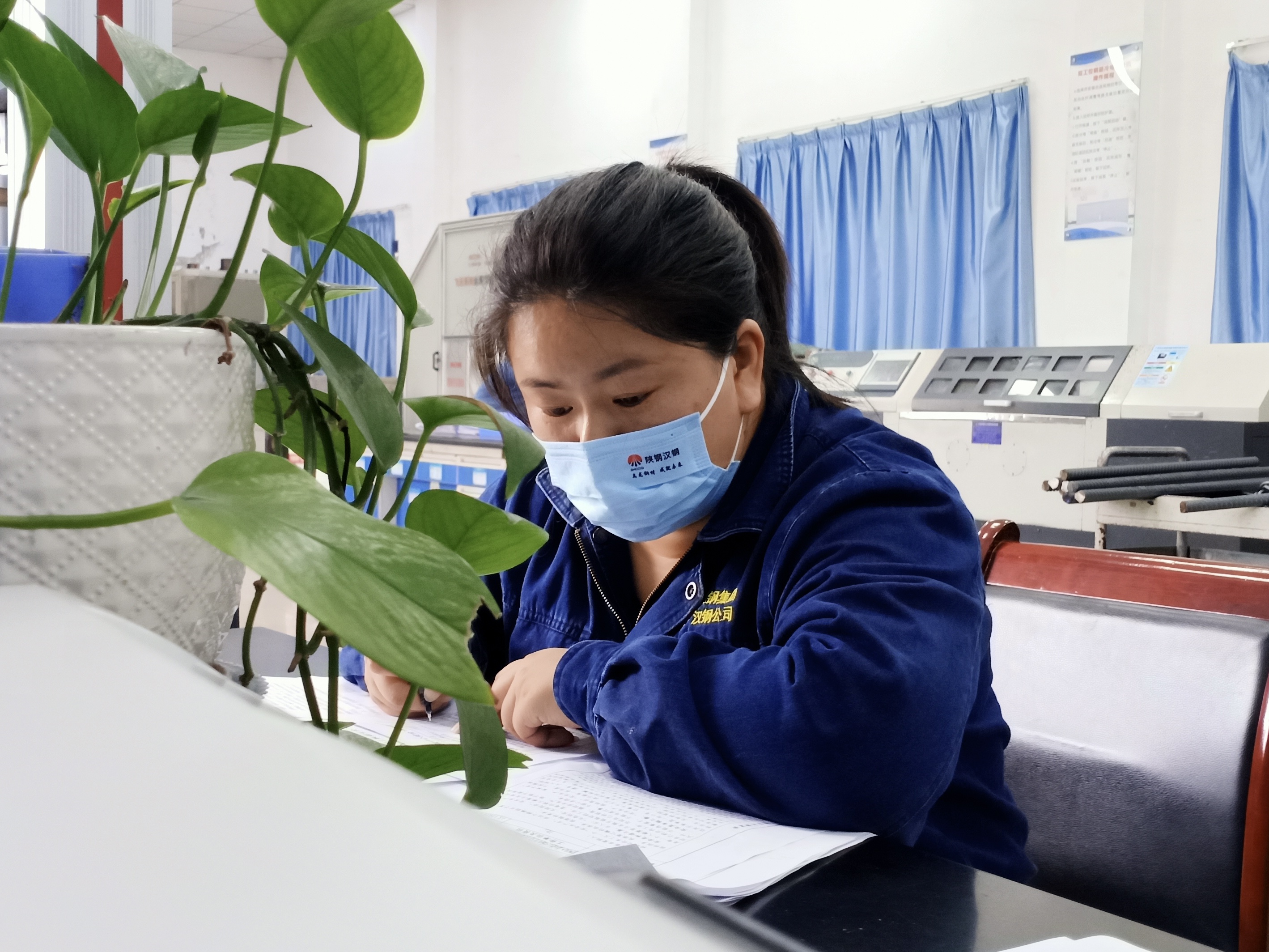 圍繞生產解難題，注重實效出成績