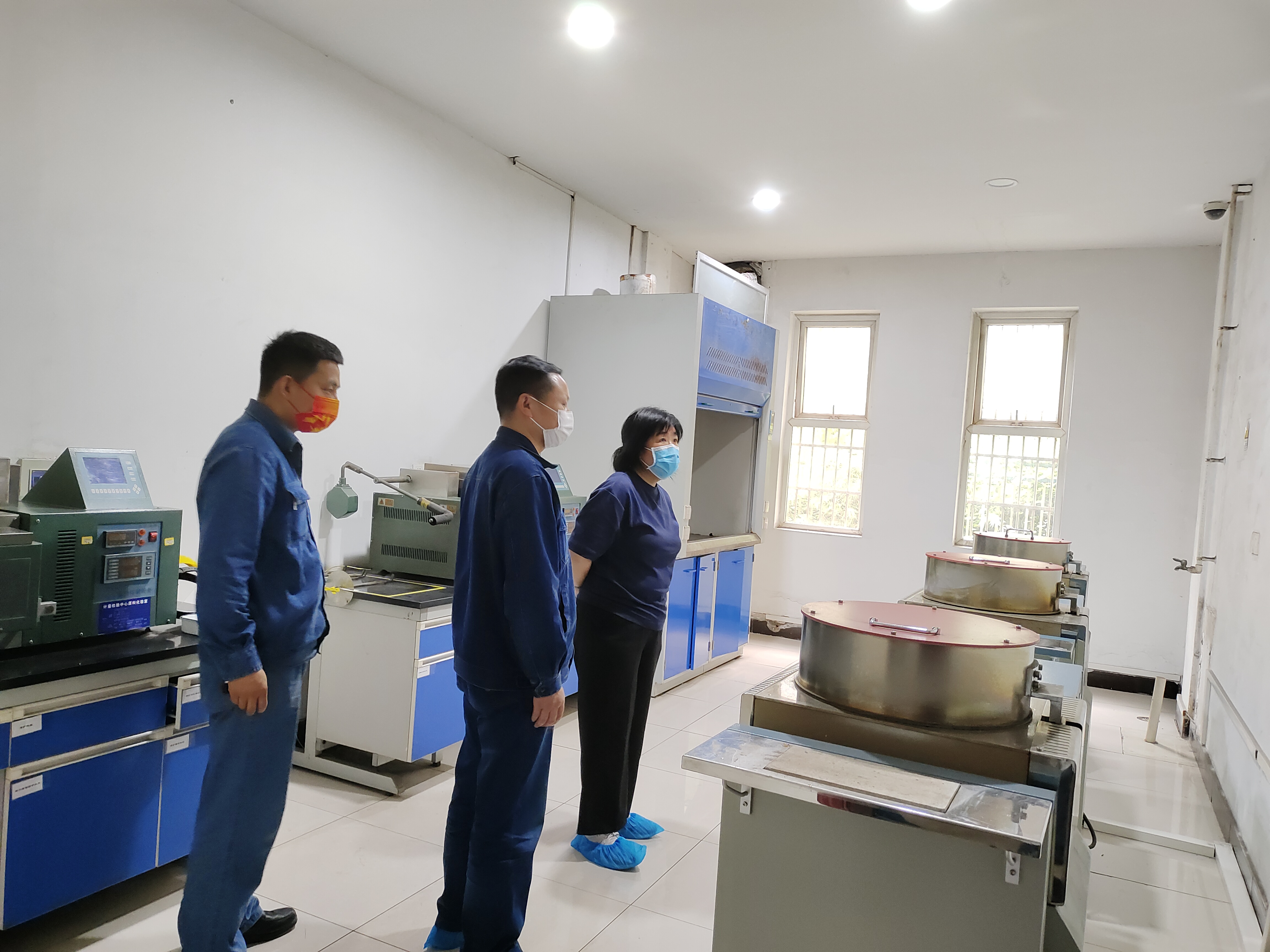 圍繞生產解難題，注重實效出成績