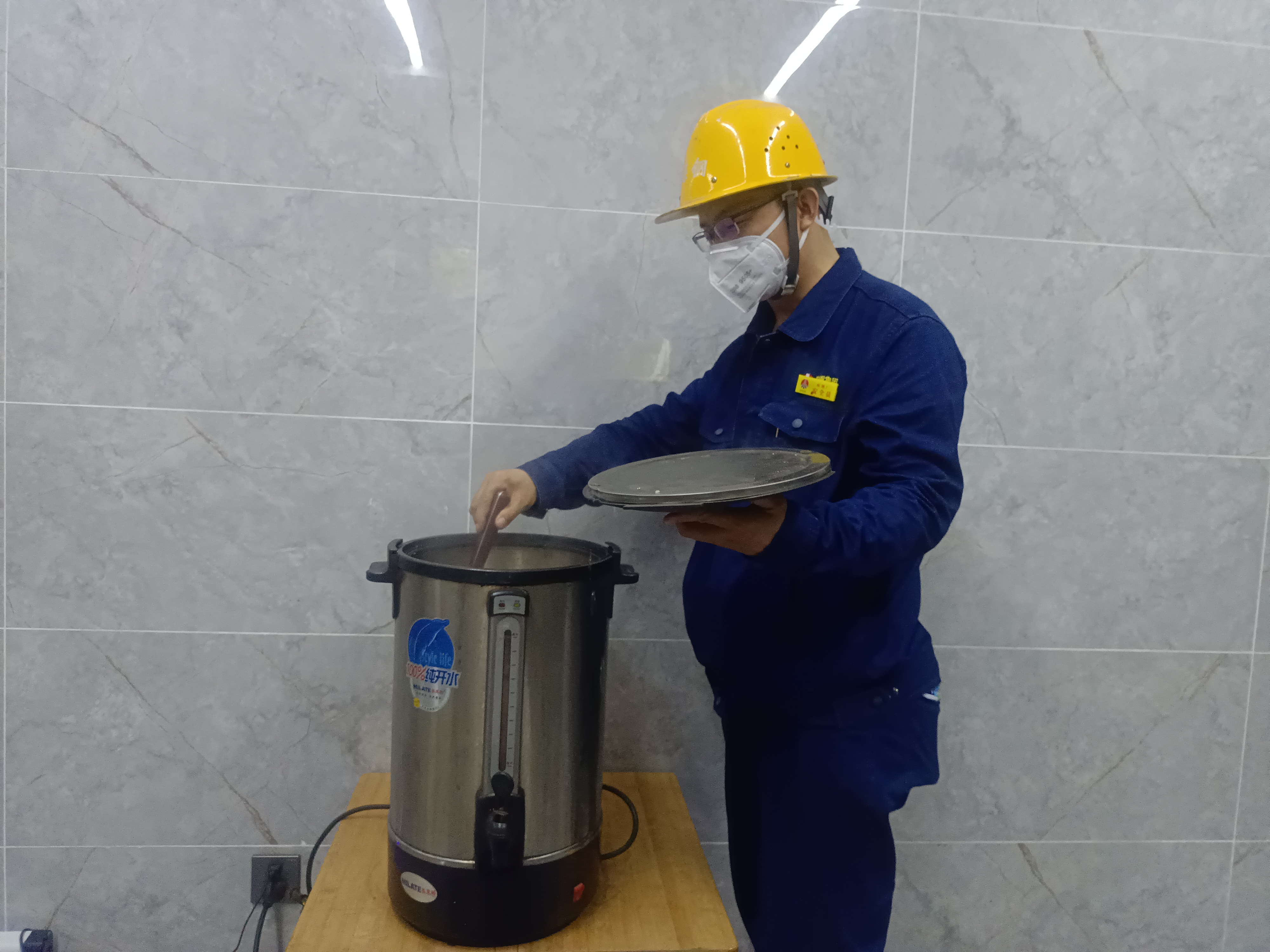夏日炎炎，煉鋼廠防暑降溫有“涼方”