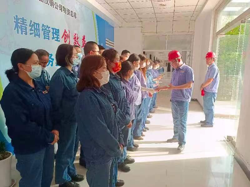 咬定目標不放松，凝心聚力謀發展