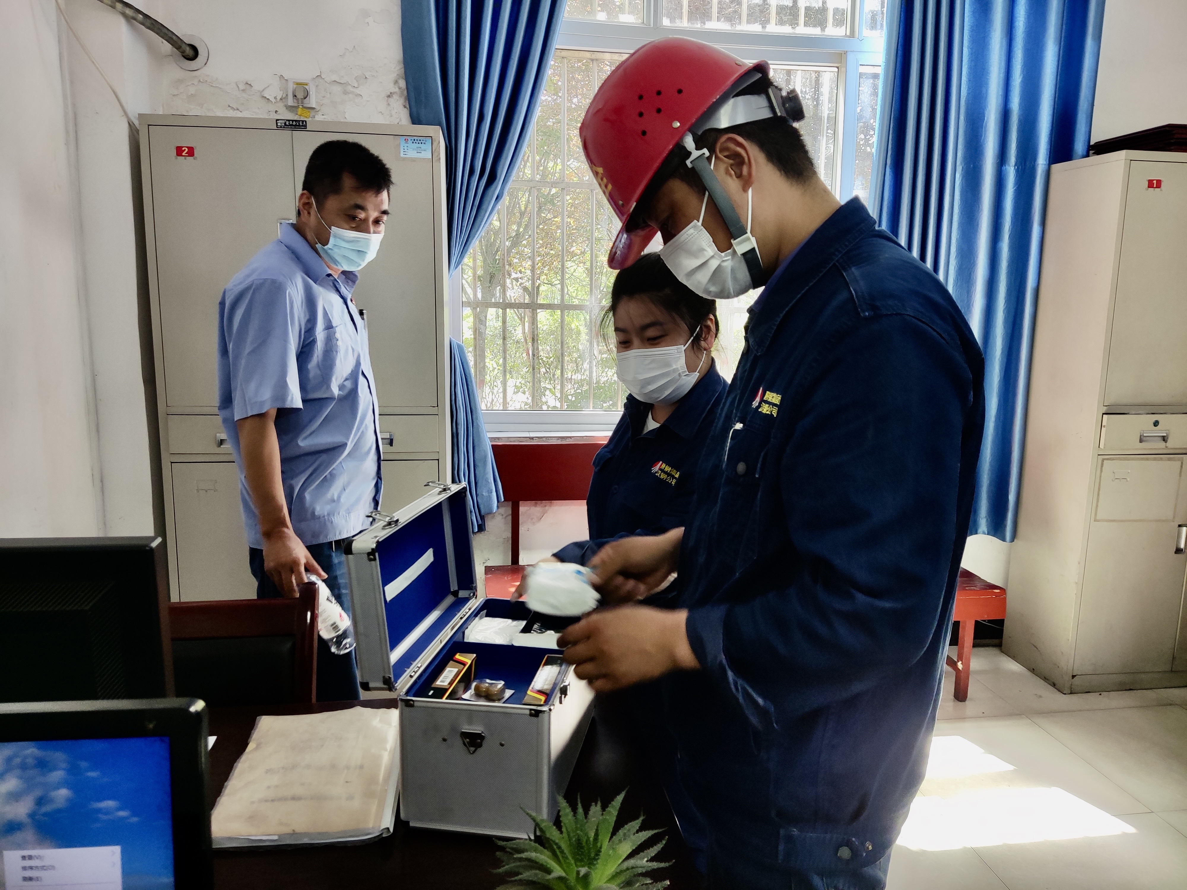 關愛員工辦實事，防暑降溫促生產