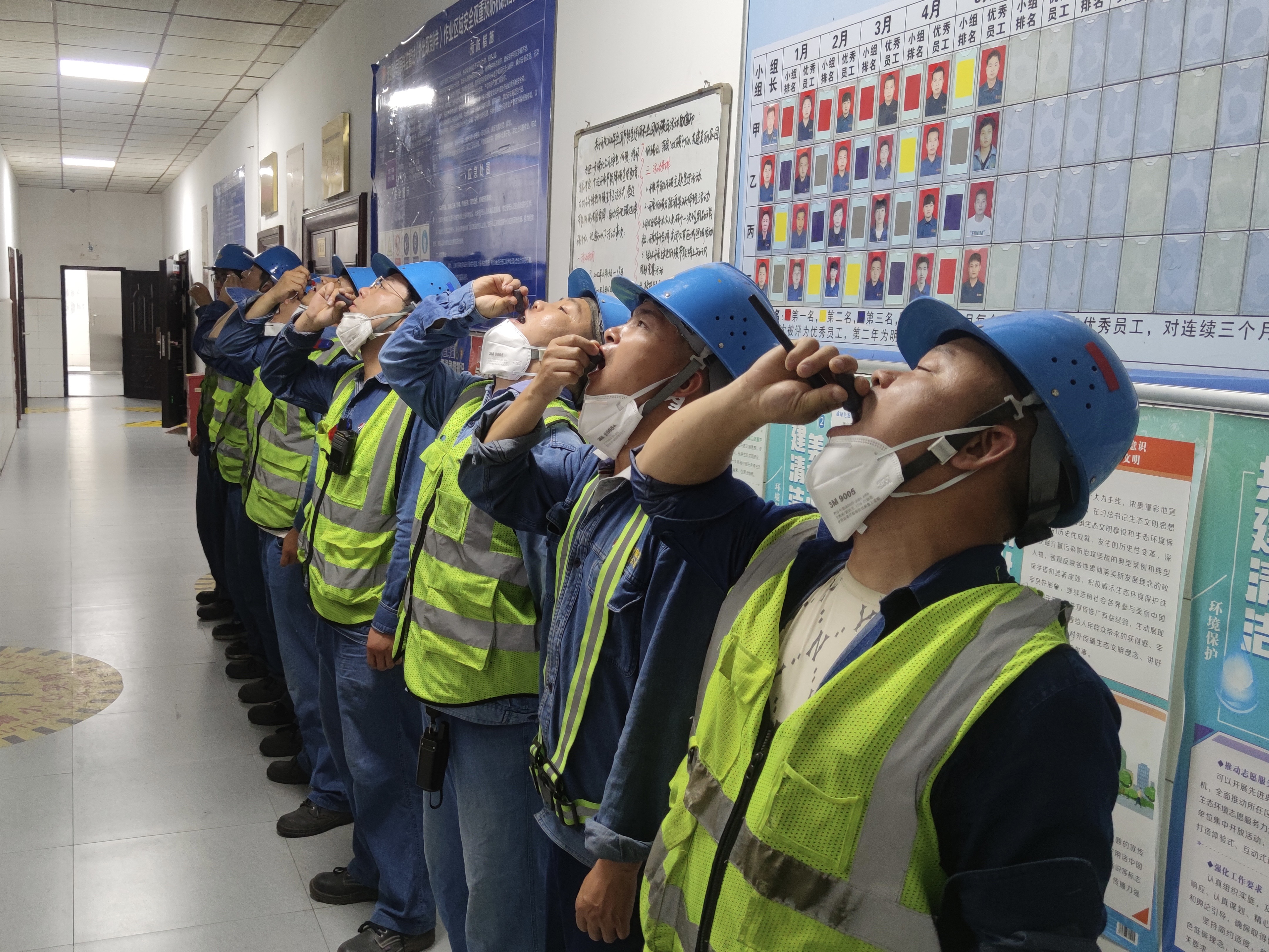 抓好職工防暑降溫，促進企業創建高產