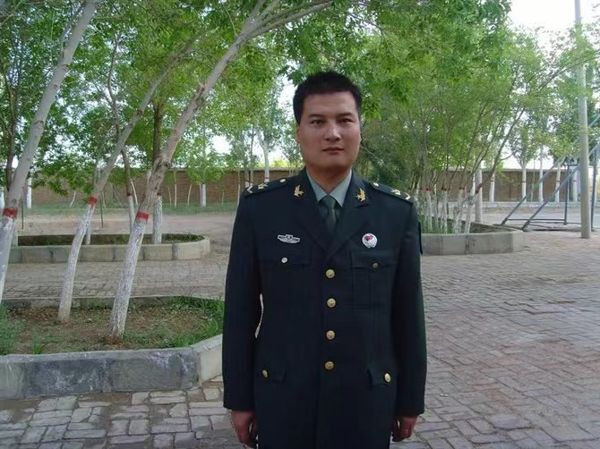 脫下軍裝，我只不過換了“戰場”