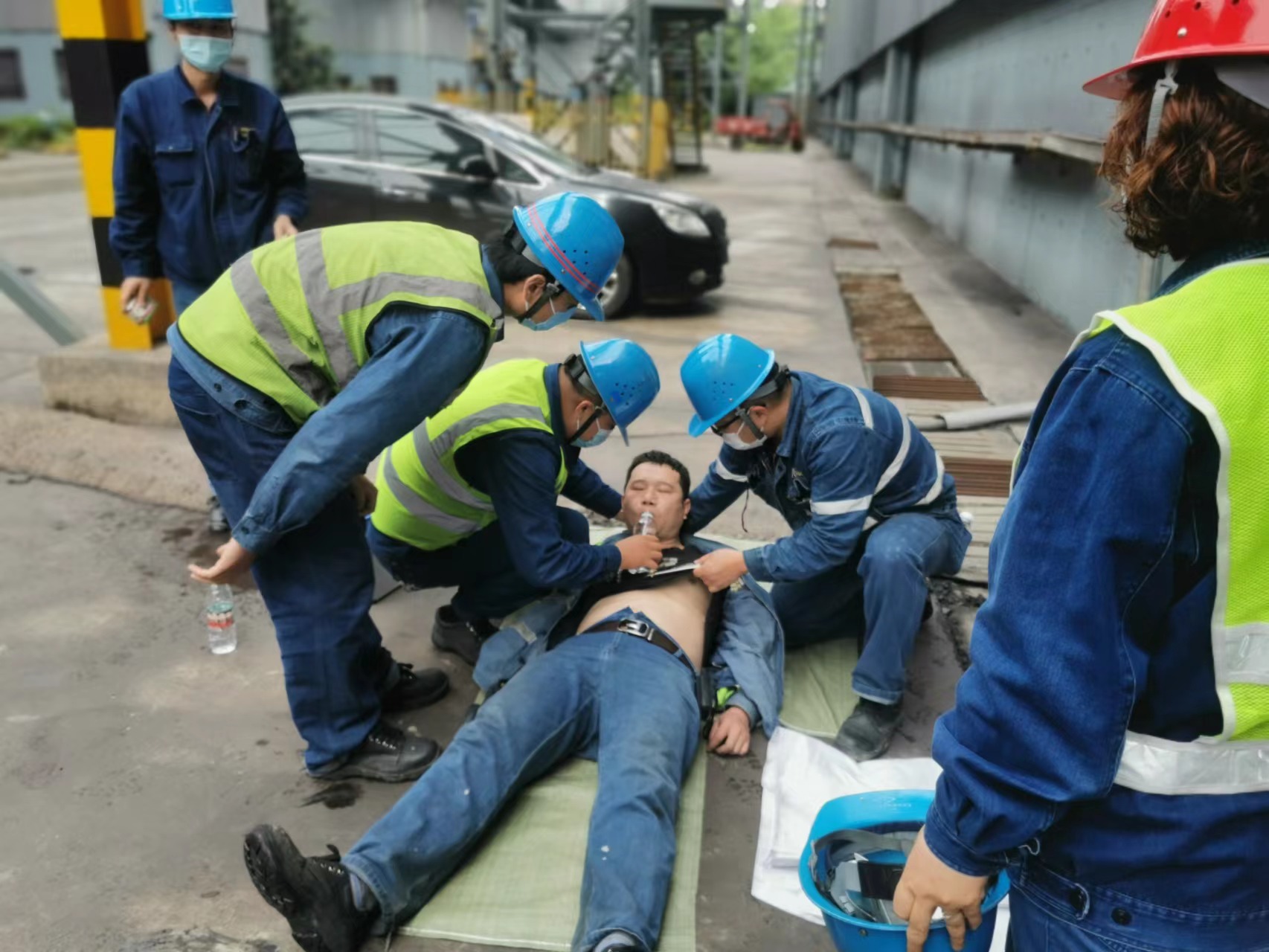 送清涼戰(zhàn)高溫，計量檢驗中心沉著應“烤”