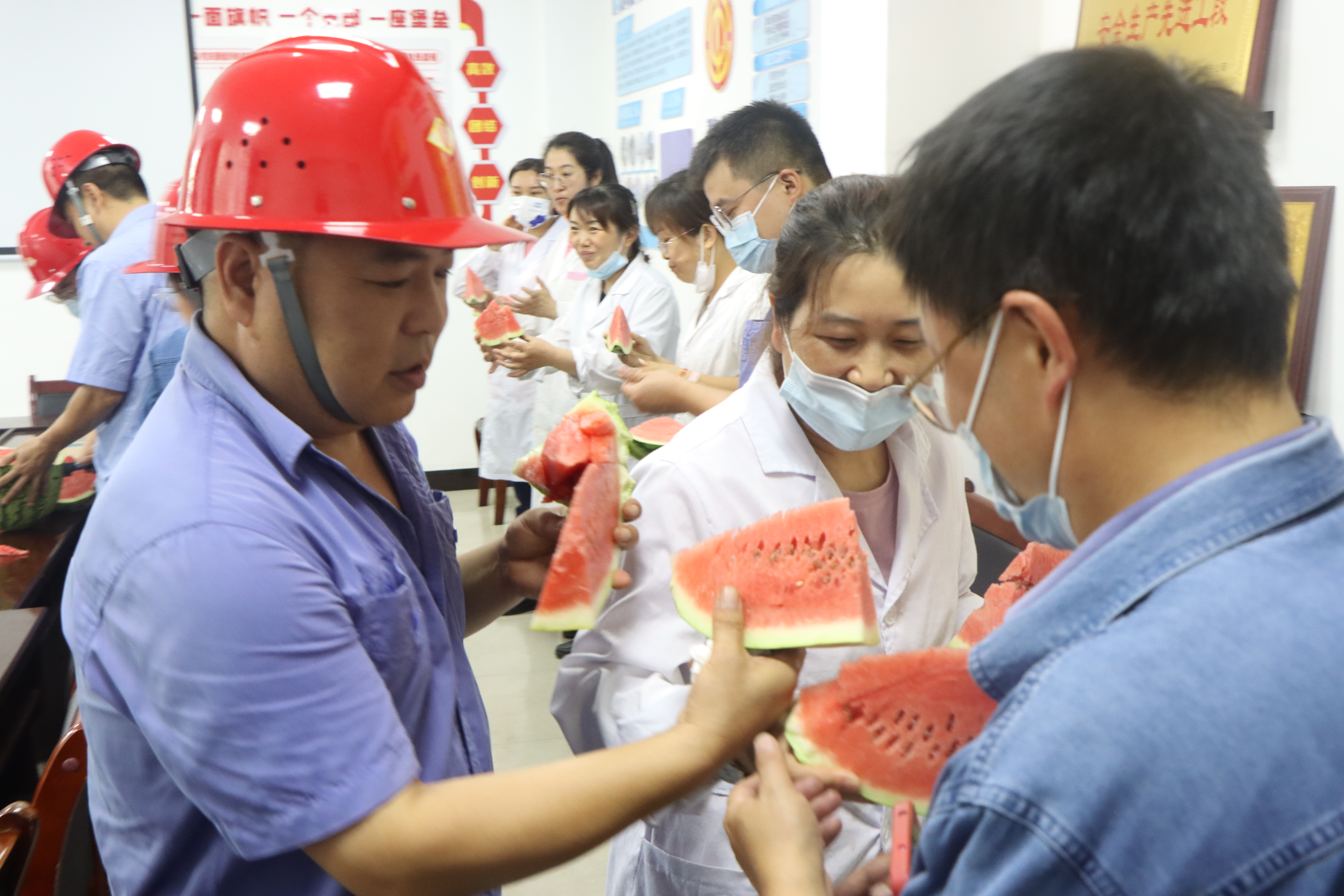 驕陽似火，他們是“炎”值爆表的真“汗”子
