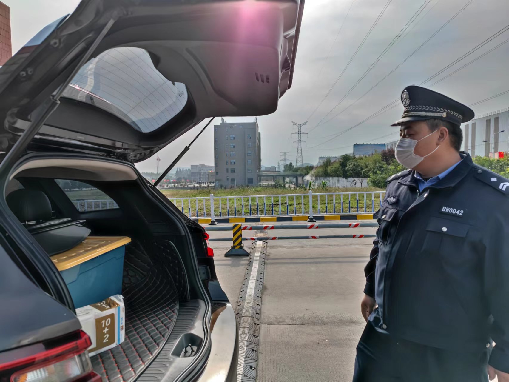 這個國慶假期他們“持續在線”