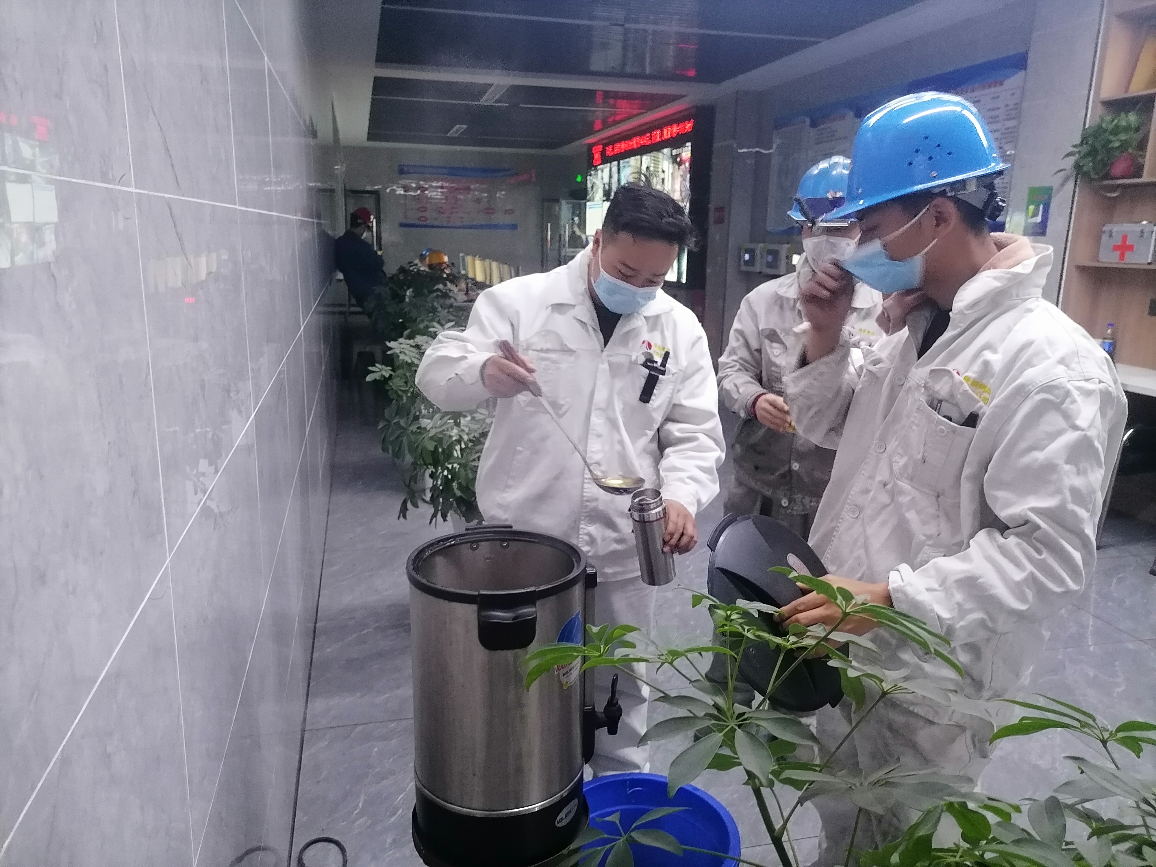 臨“寒”不懼 看煉鋼人如何平穩越冬