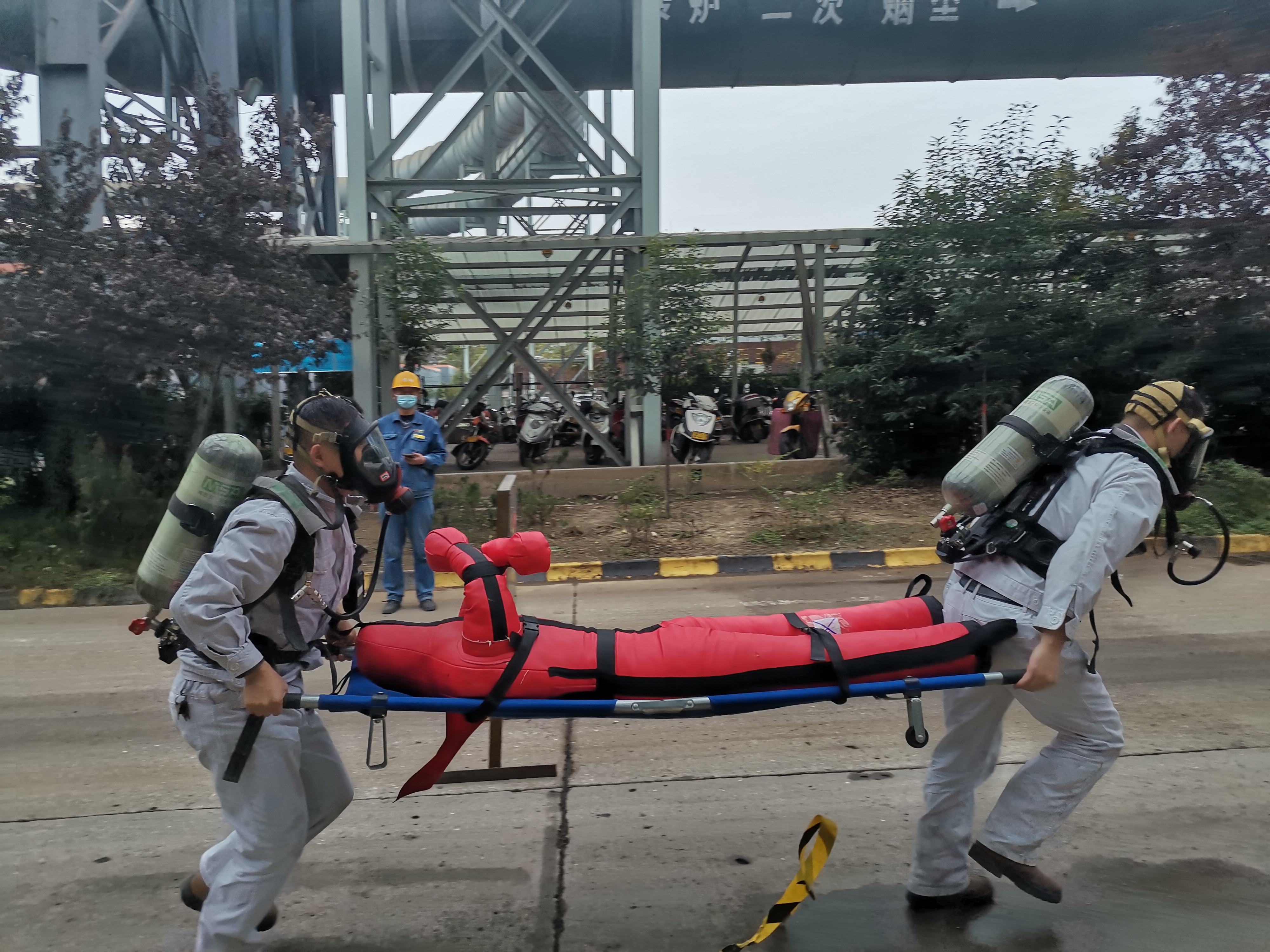 臨“寒”不懼 看煉鋼人如何平穩越冬