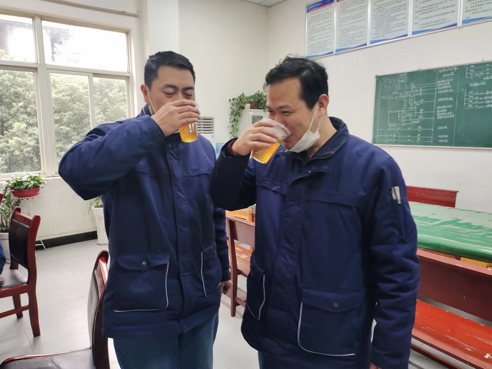 這一年，他們用實際行動托起煉鐵人“穩穩的幸福”