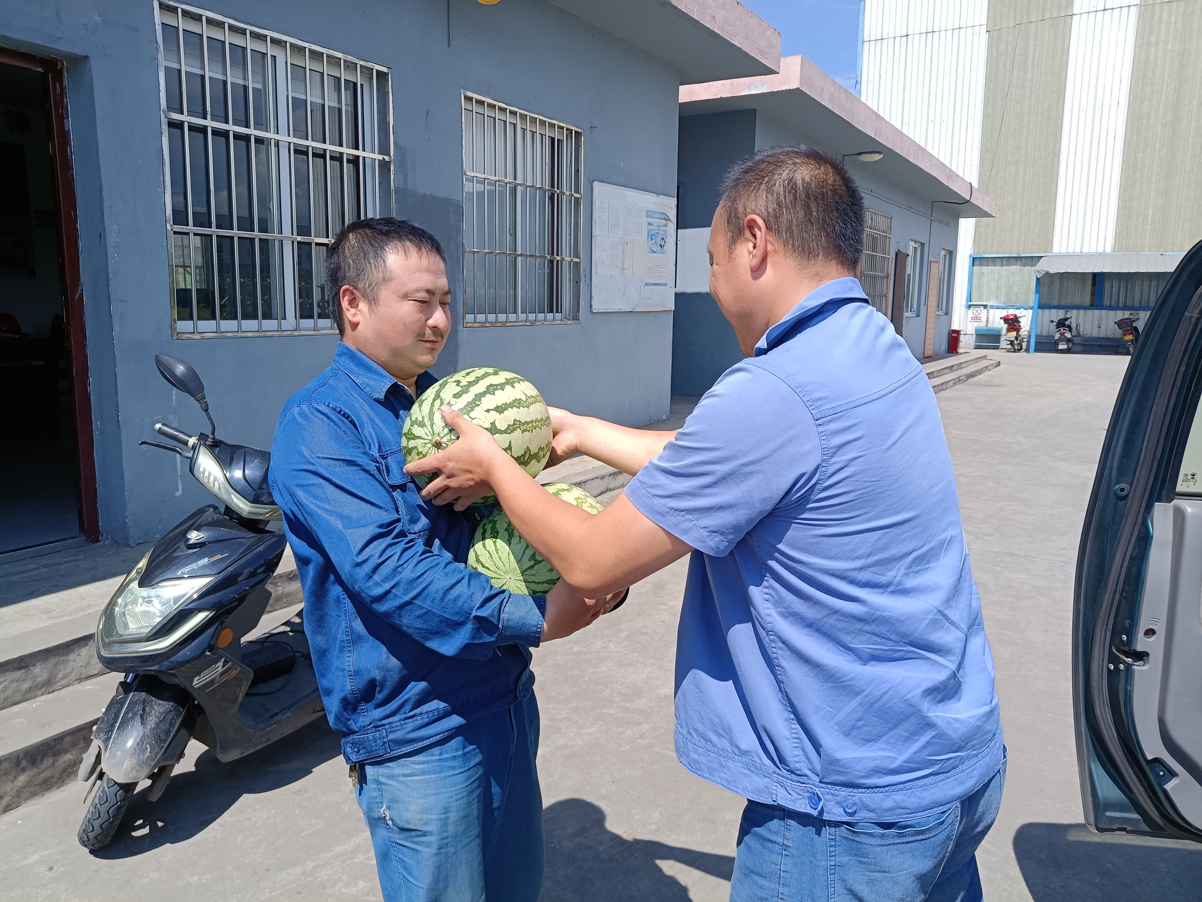 高溫下，為一線職工撐起防暑降溫“清涼傘”