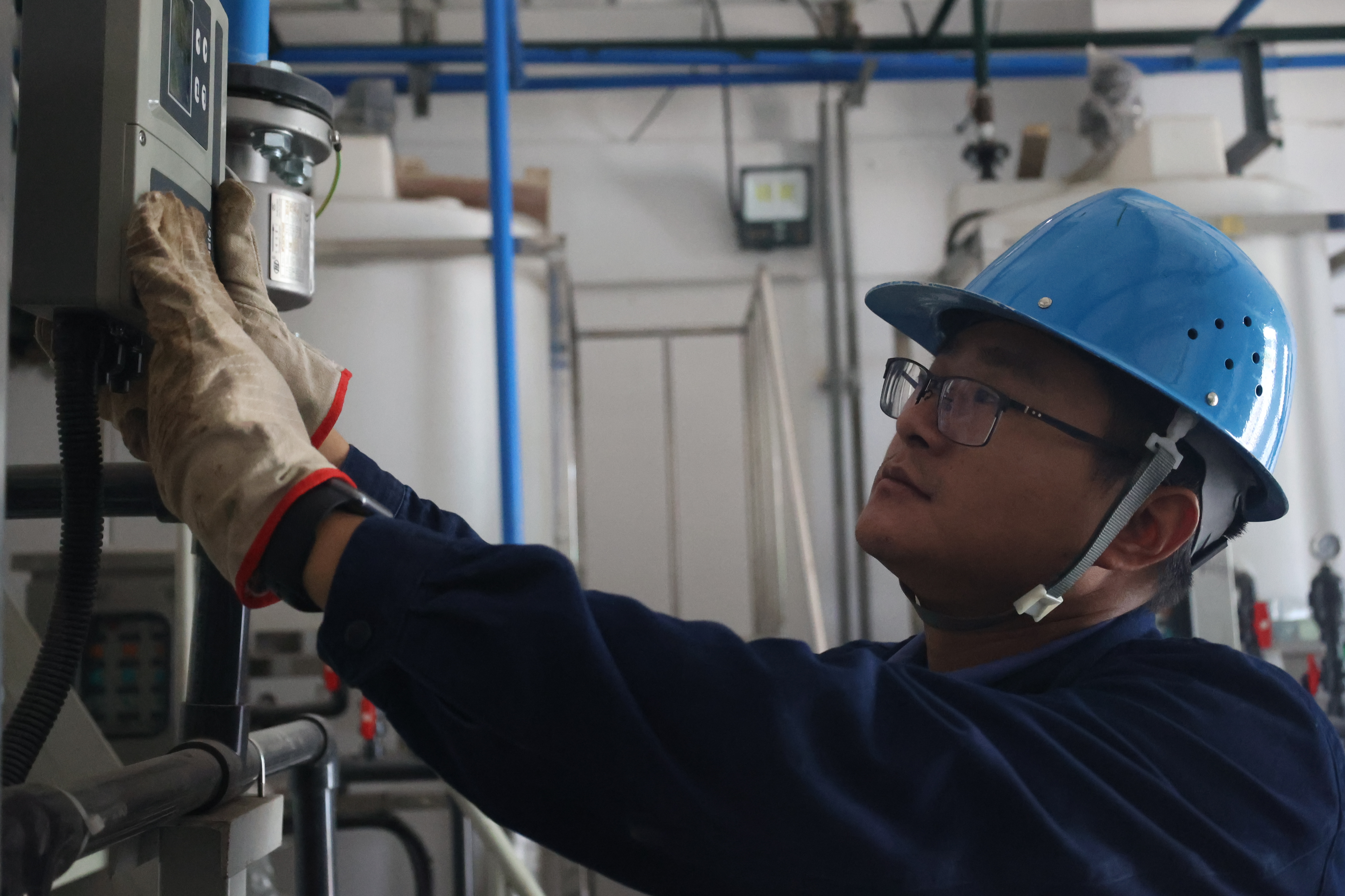 堅守在項目建設中的萬般暖甜