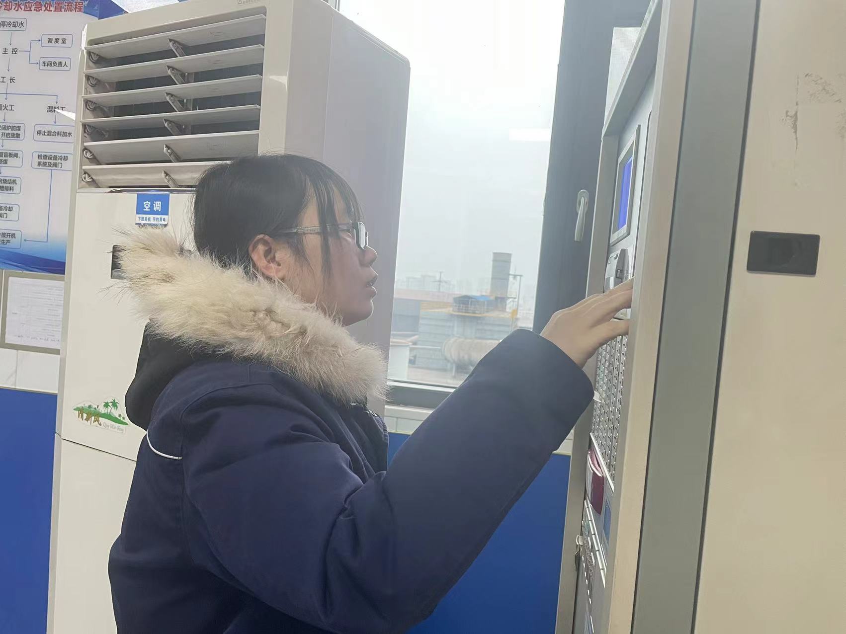 崗位上，臘梅花開香正濃