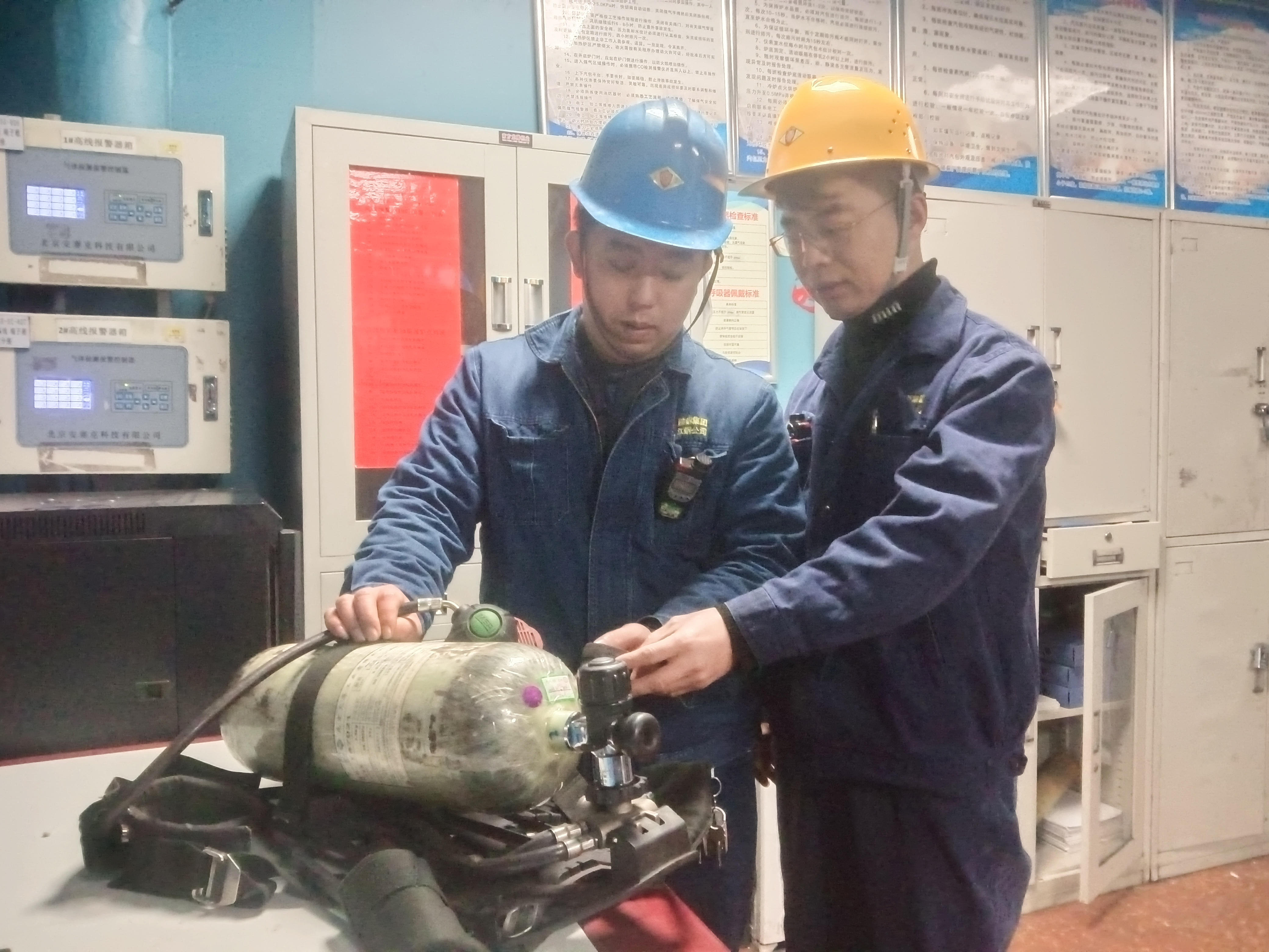 堅守崗位  是他們的深情告白