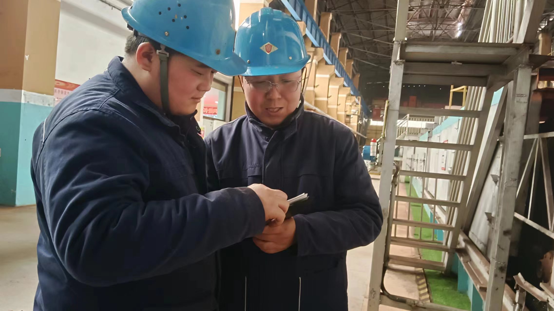 冬日里，生產現場“熱辣滾燙”的他