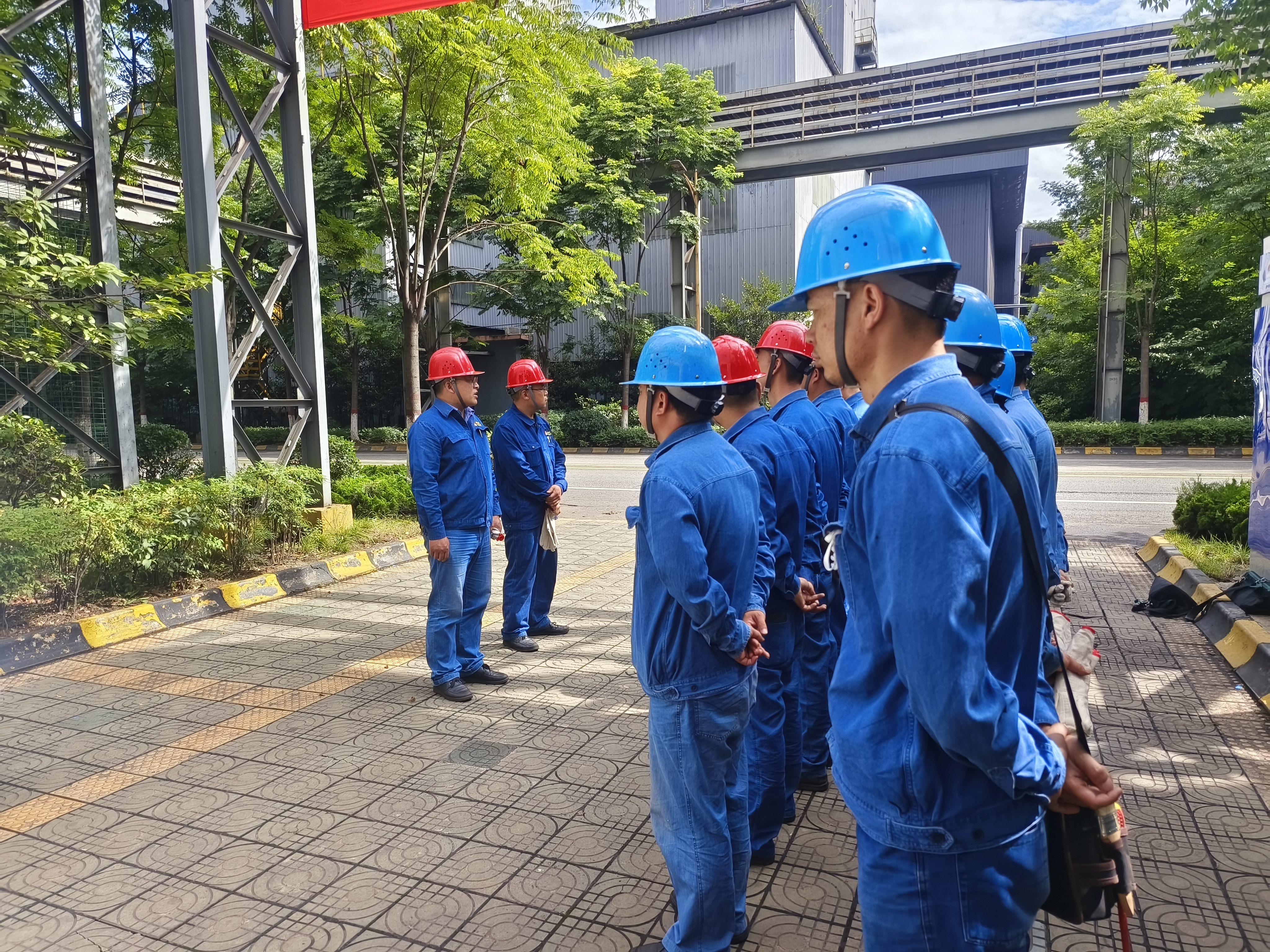 激活設(shè)備檢維修力量——漢鋼公司推行設(shè)備檢修變革工作側(cè)記