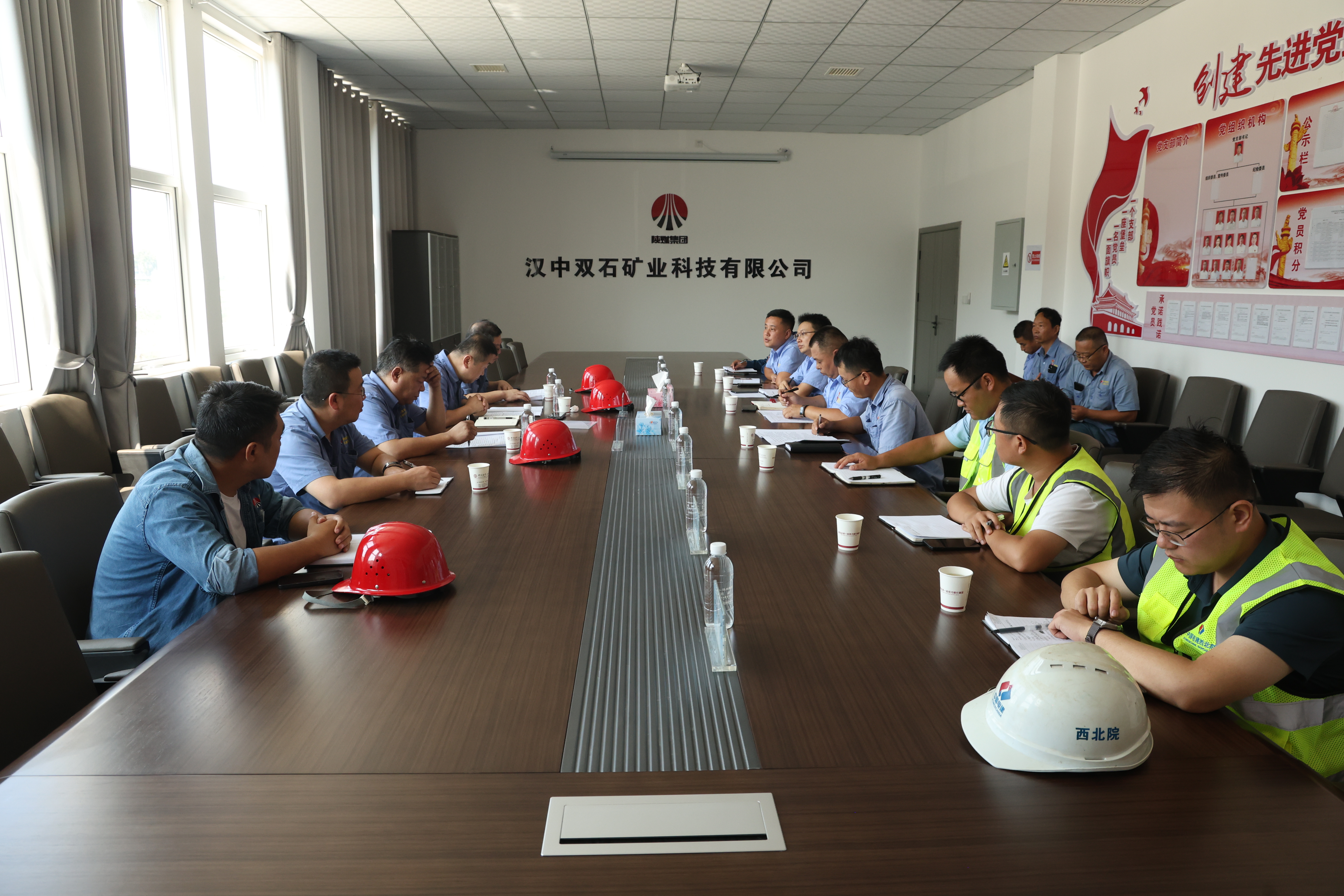 尚巍巍一行到雙石礦業(yè)公司檢查調(diào)研項目建設
