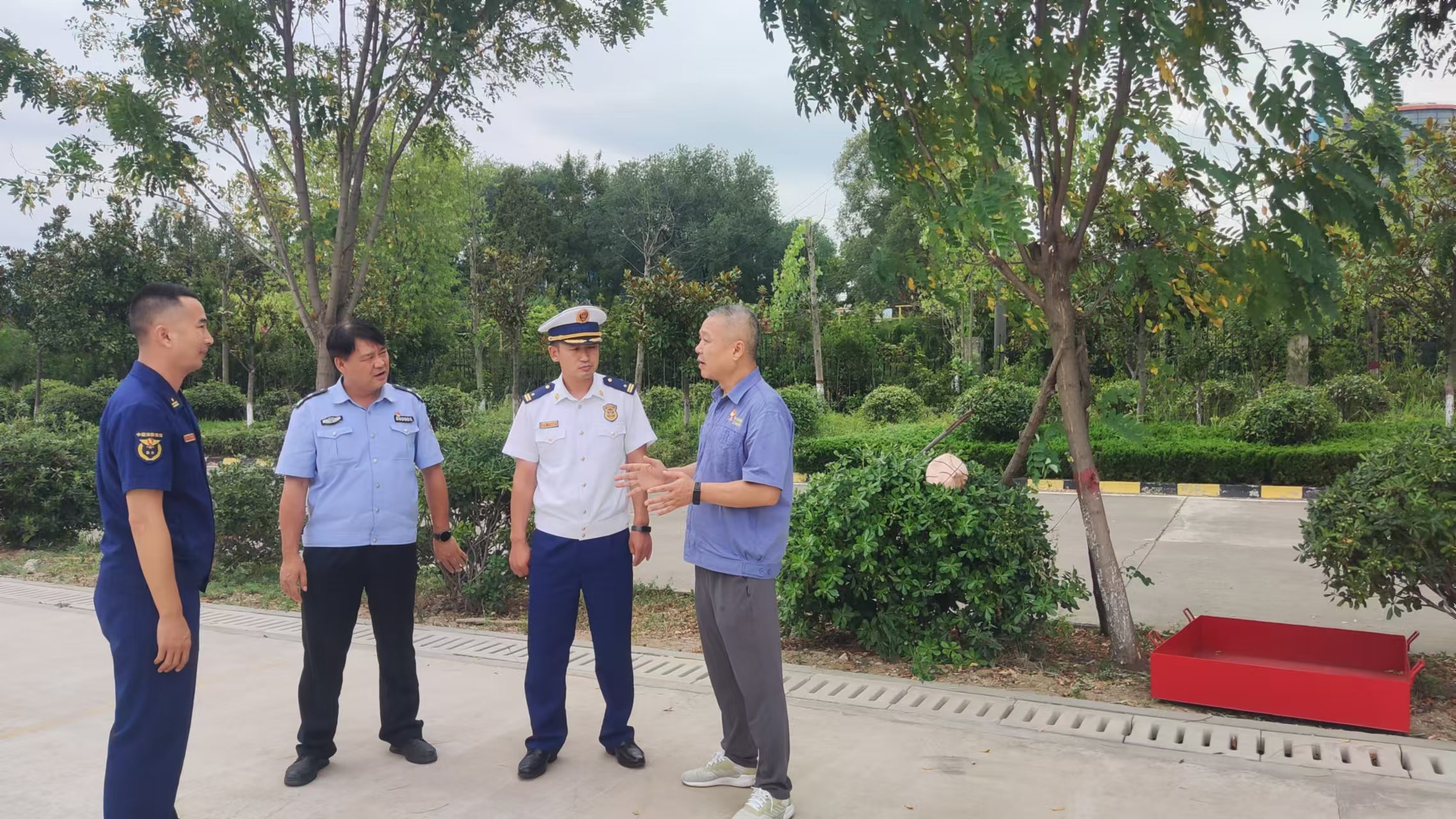 漢中市消防救援支隊程守一一行到漢鋼公司指導(dǎo)專職消防隊備戰(zhàn)全省比武競賽特訓(xùn)工作