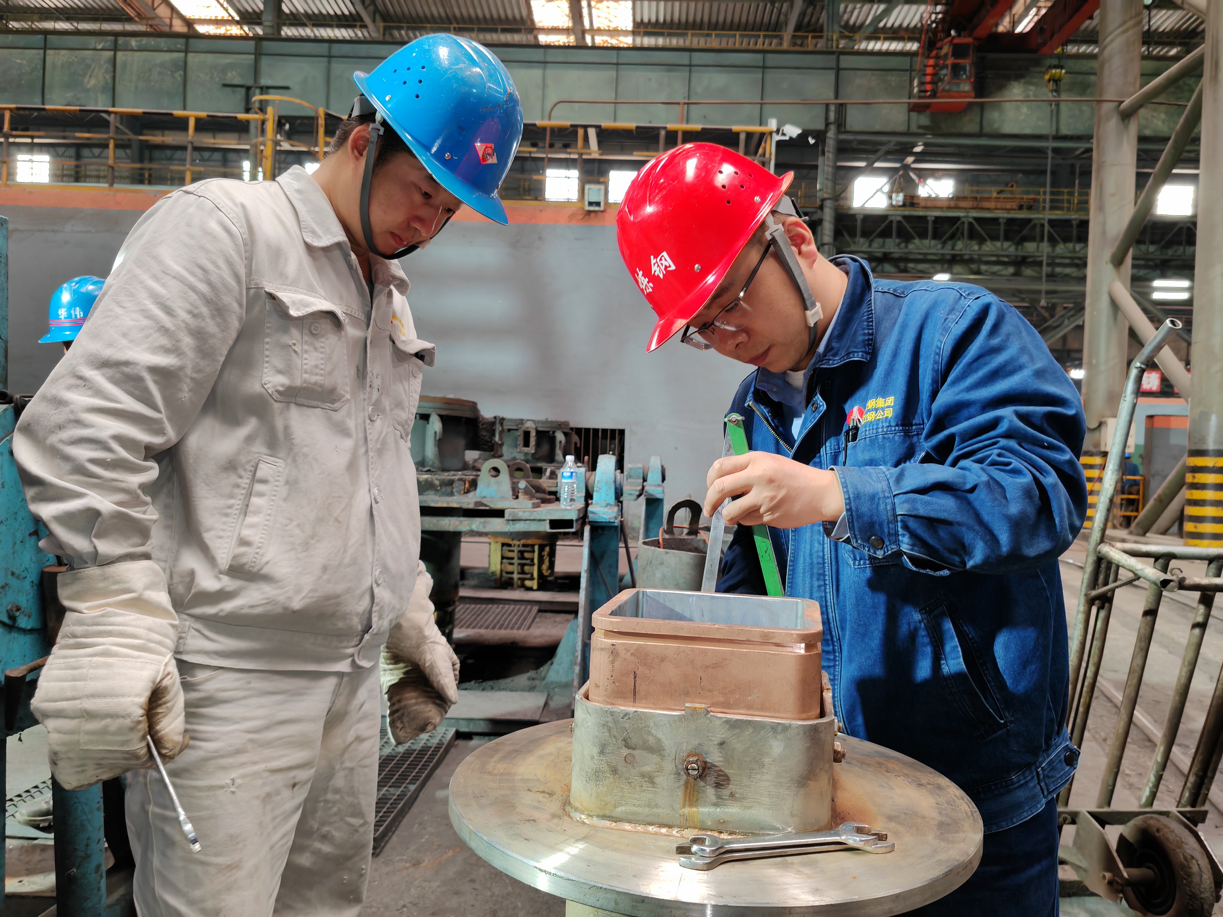 砥礪奮進(jìn)碩果豐  斗志昂揚譜新篇