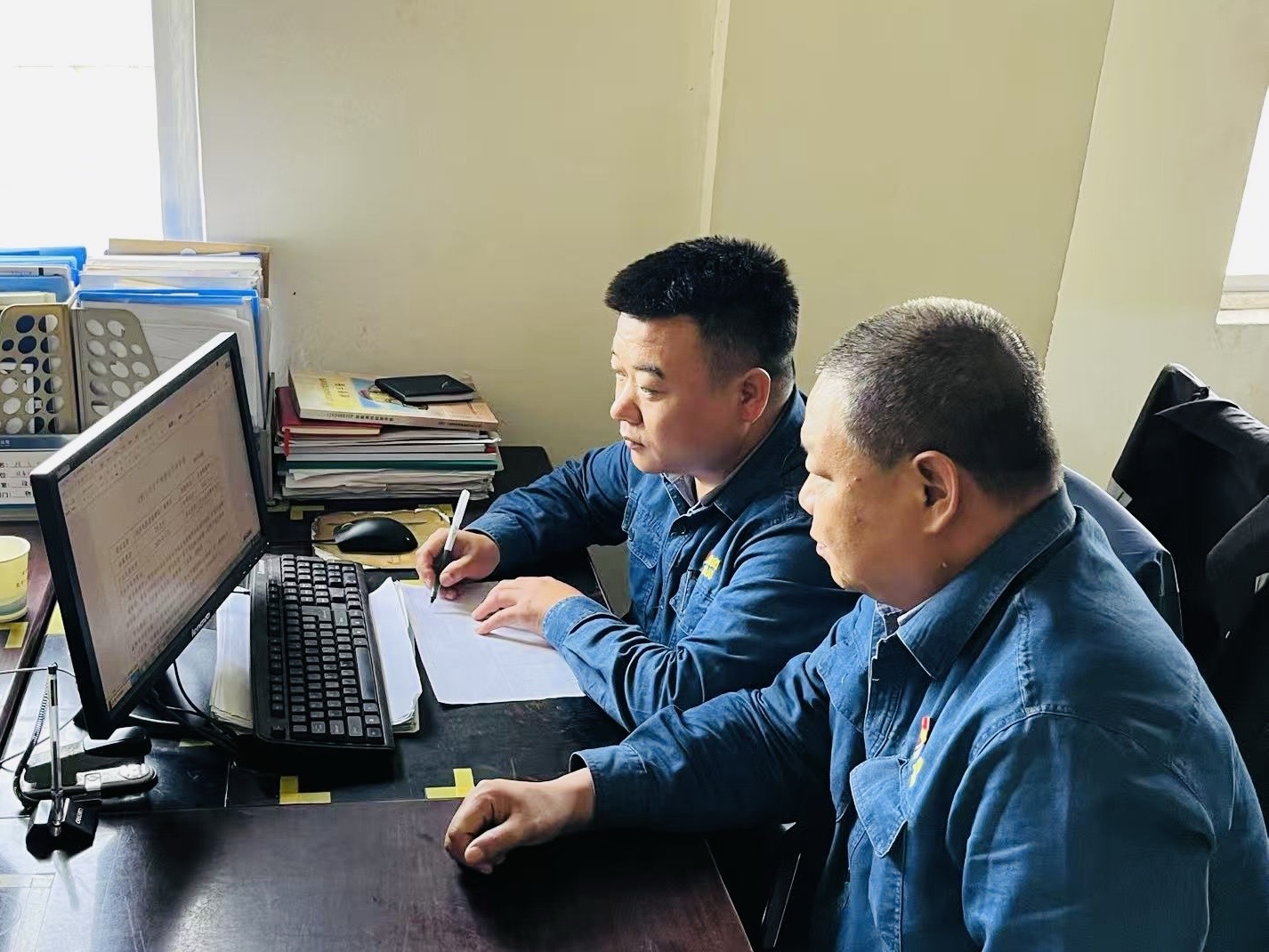 逐夢三十載，實干鑄就勞模章——記陜鋼集團2023-2024年度勞動模范段玉宏