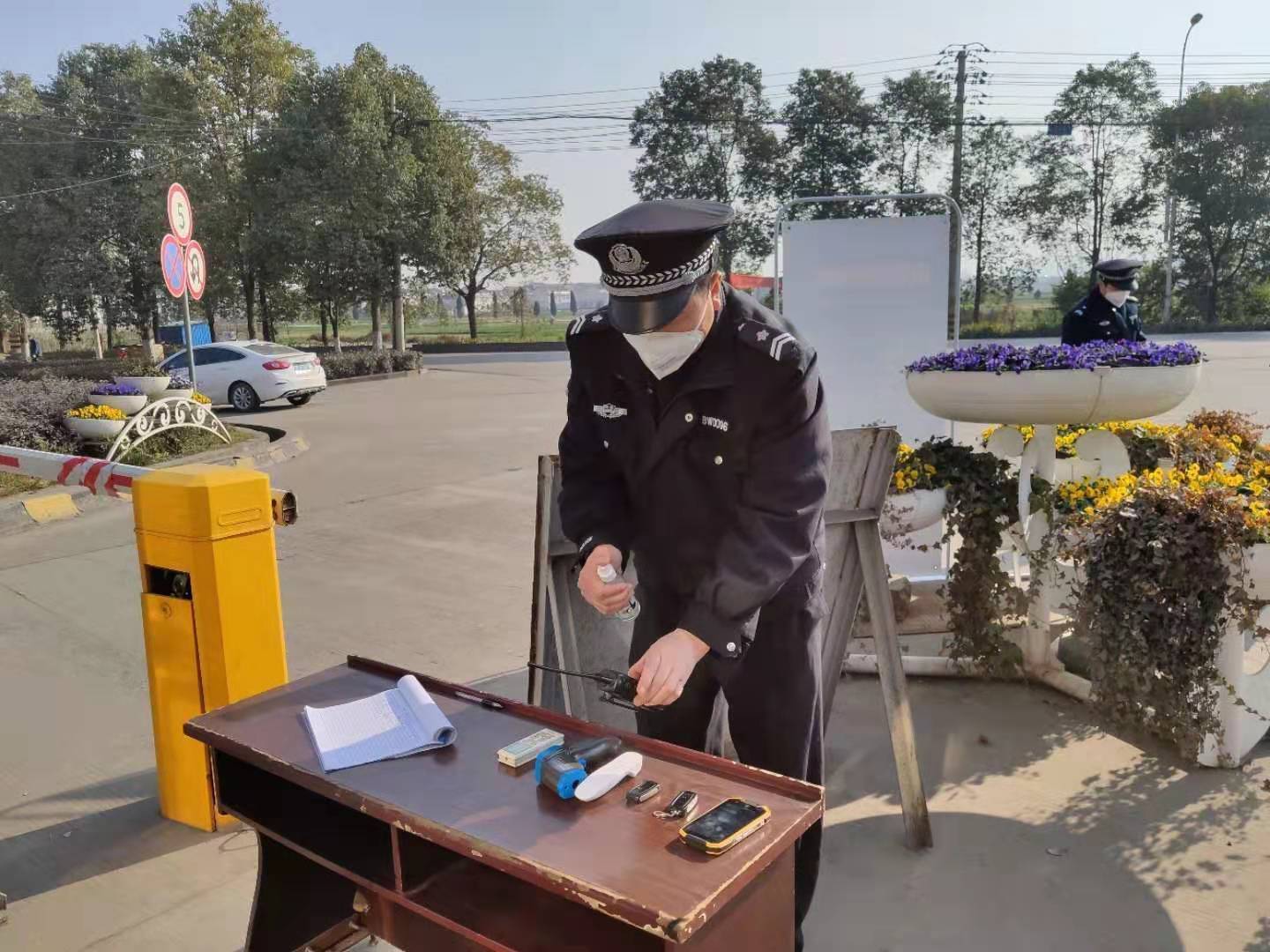 【鋼城文苑】致敬，疫情中最可愛的人